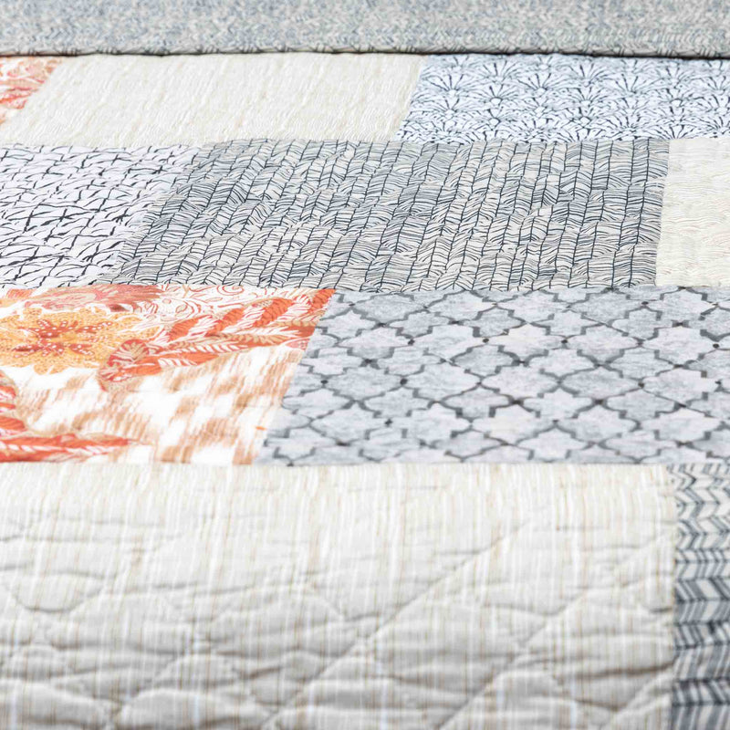Lucas Quilt Set in Cottage Red