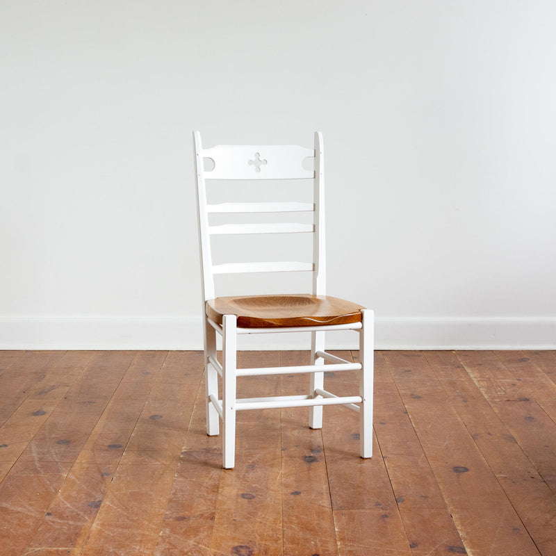 Wolf Chair in Studio White/Finhaven