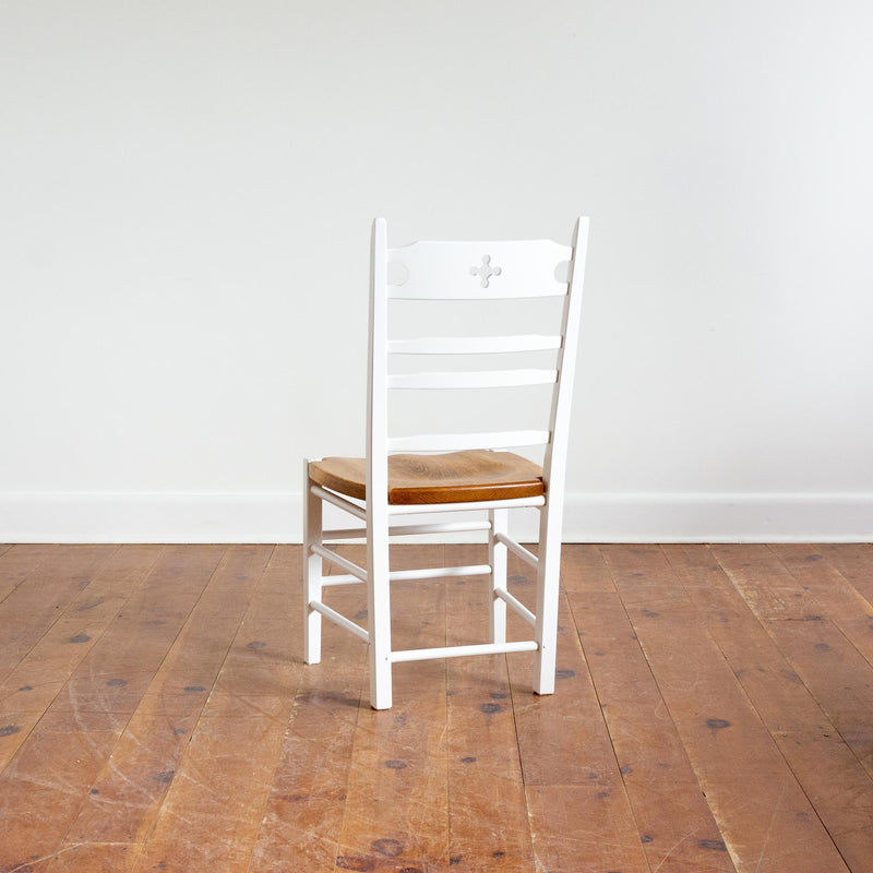 Wolf Chair in Studio White/Finhaven