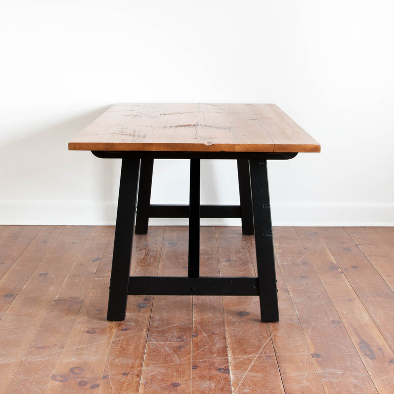 Colby Table & Highland Chairs in Black/Williams