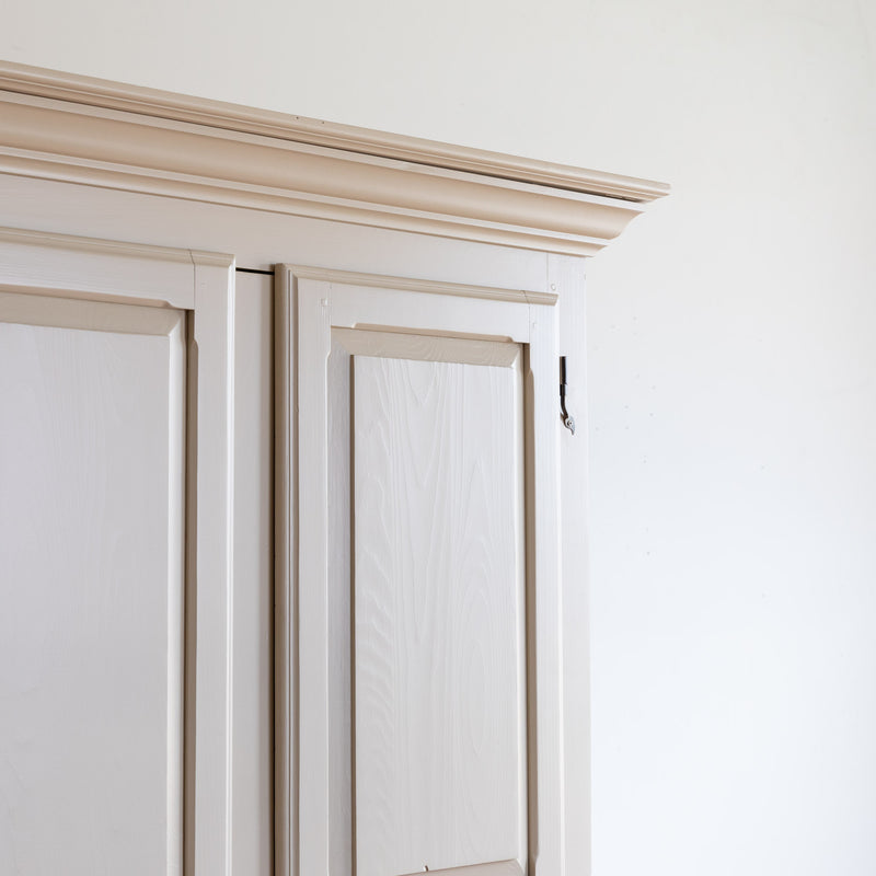 Armoire in Sand