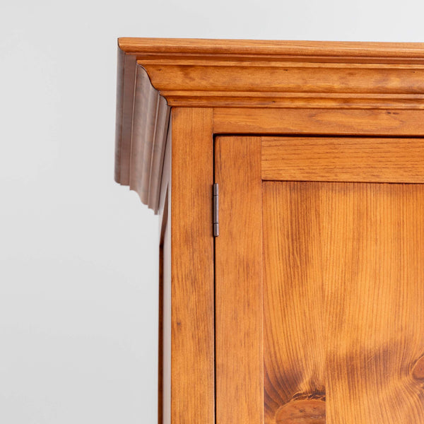 Havelock armoire in williams