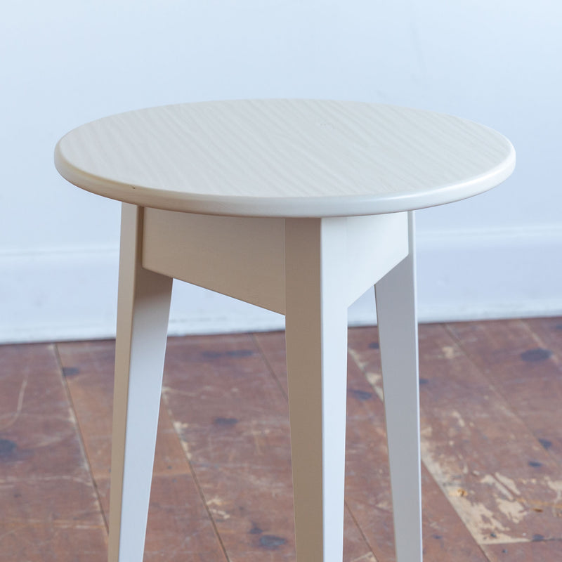 Louise Side Table in Edgecomd Grey