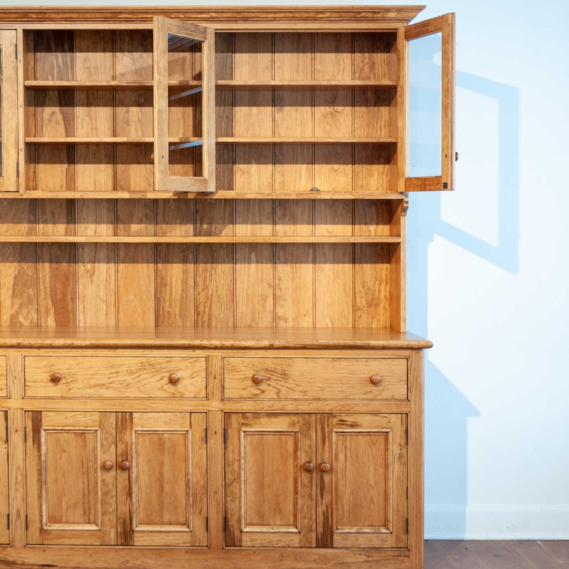 Simon Buffet & Hutch in Finhaven