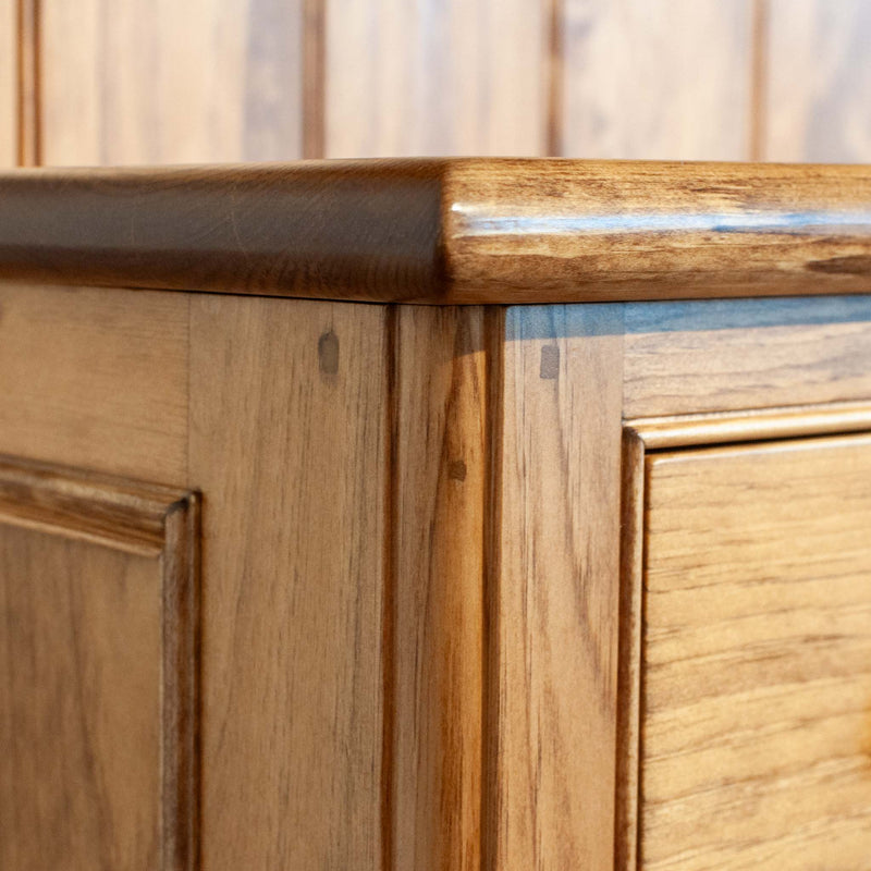 Simon Buffet & Hutch in Finhaven