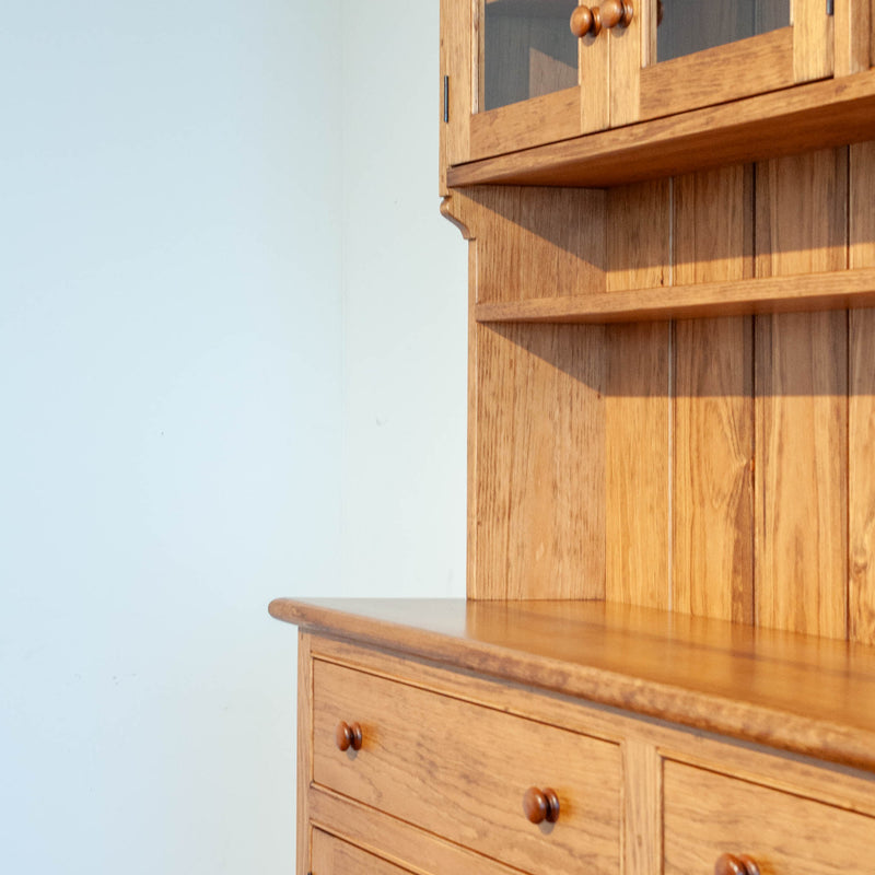 Simon Buffet & Hutch in Finhaven