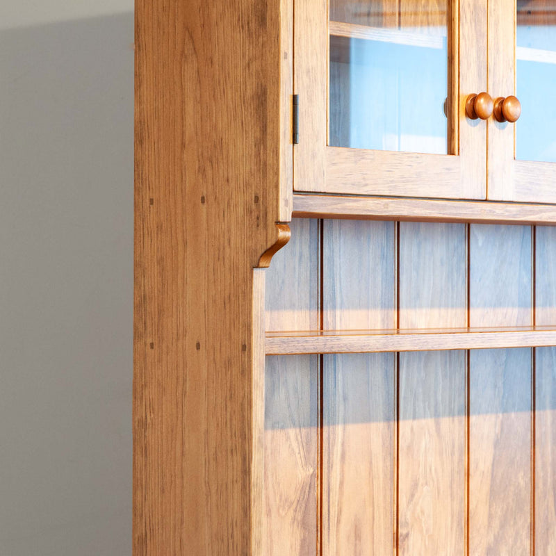 Simon Buffet & Hutch in Finhaven