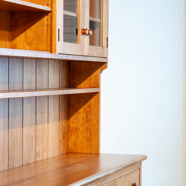 Simon Buffet & Hutch in Finhaven