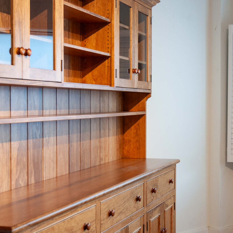 Simon Buffet & Hutch in Finhaven