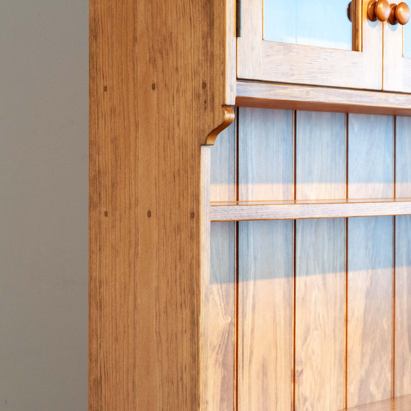 Simon Buffet & Hutch in Finhaven