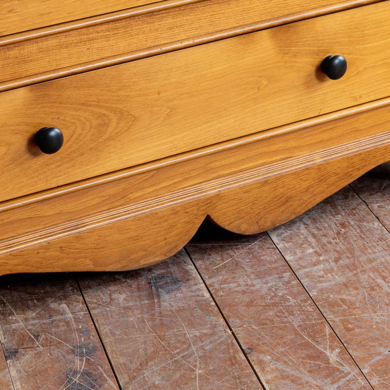 Dresser in Williams