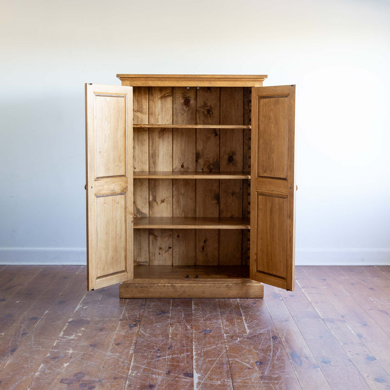 Havelock Armoire in Finhaven