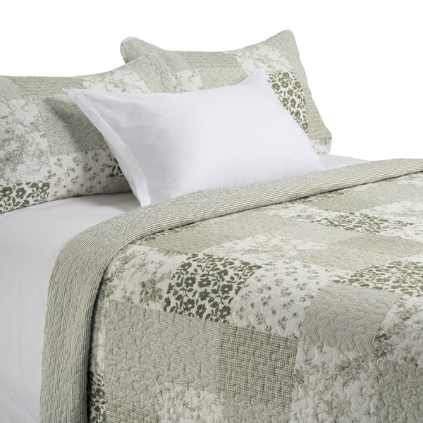 Lily Quilt Set in Green Patchwork