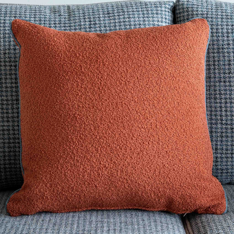 Toss cushion in Spice