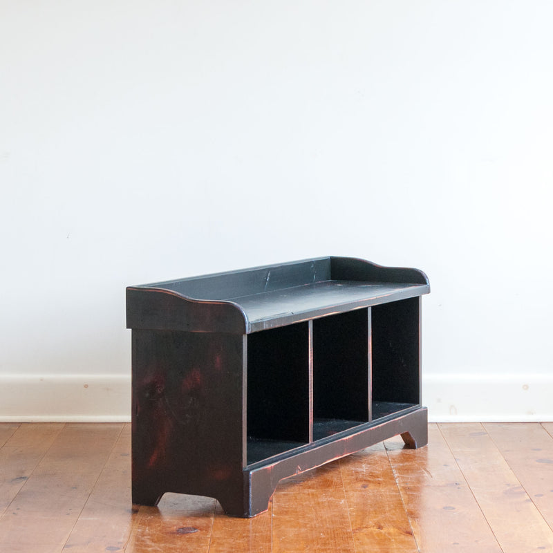 Cubby Bench in Vintage Black/Red